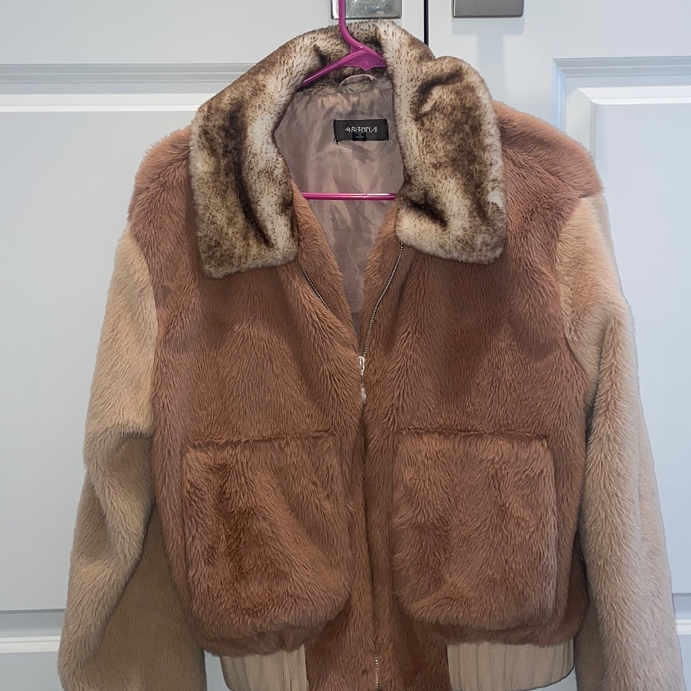 Faux Fur Zip-Up Jacket | Colorblock Brown | Size M